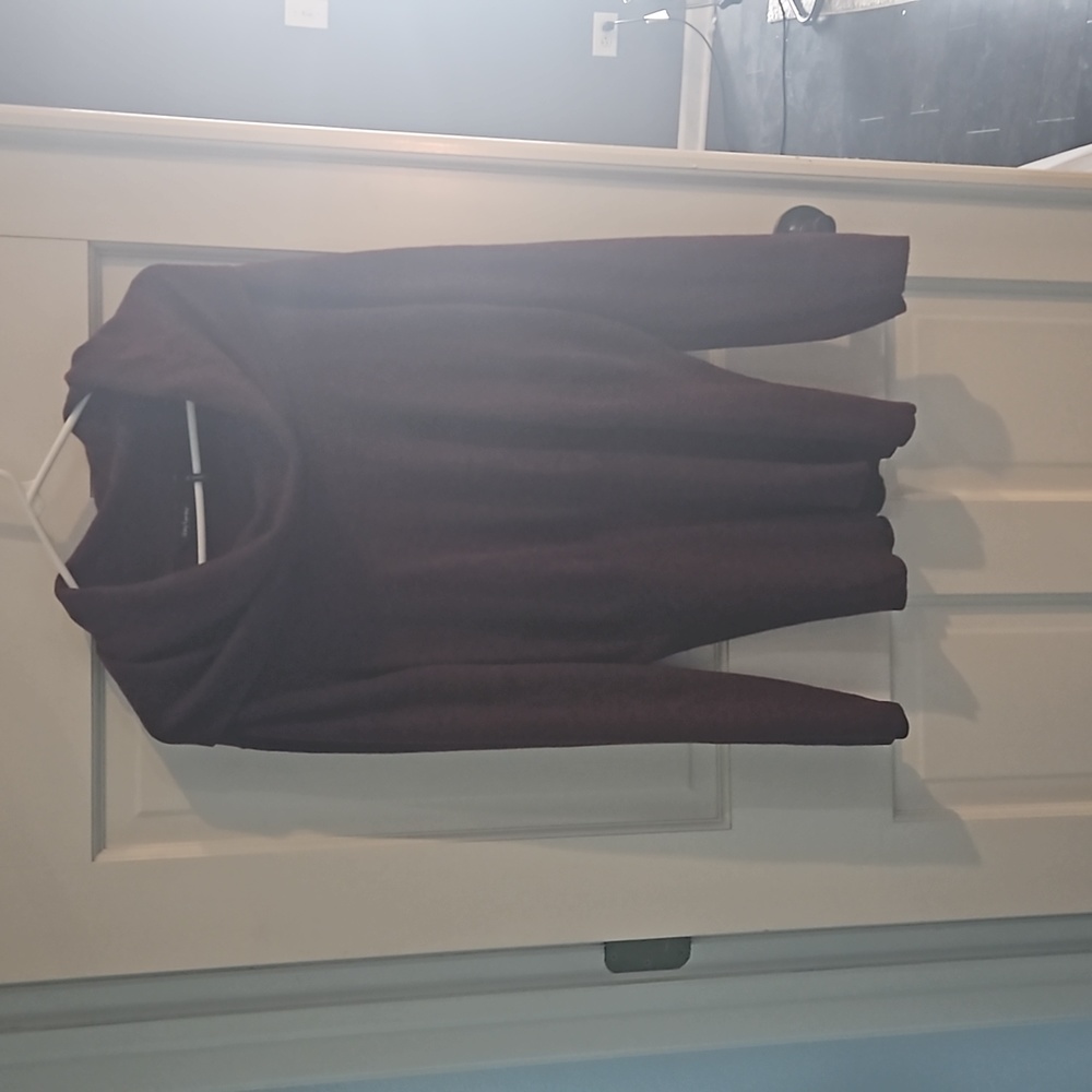 Daisy Fuentes XL maroon sweater